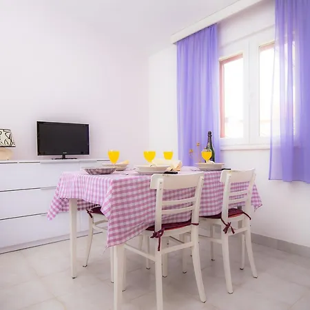 Ana Rogoznica (Sibenik-Knin)