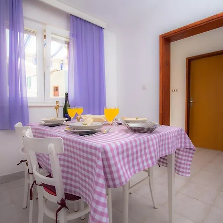 Ana Apartamento *